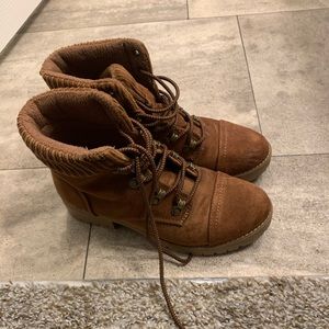 Clean smoke free.. never wear